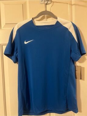 NWT Nike Women’s Dri-Fit Blue and White Football Soccer T-Shirt Size Medium